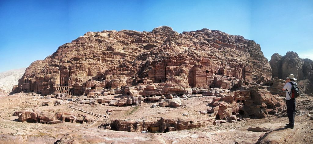 Les Tombeaux royaux de Petra vus depuis les hauteurs