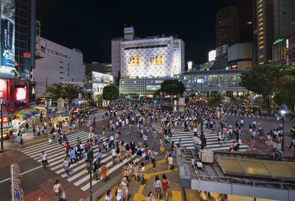 Le carrefour de Shibuya a Tokyo vu depuis les hauteurs