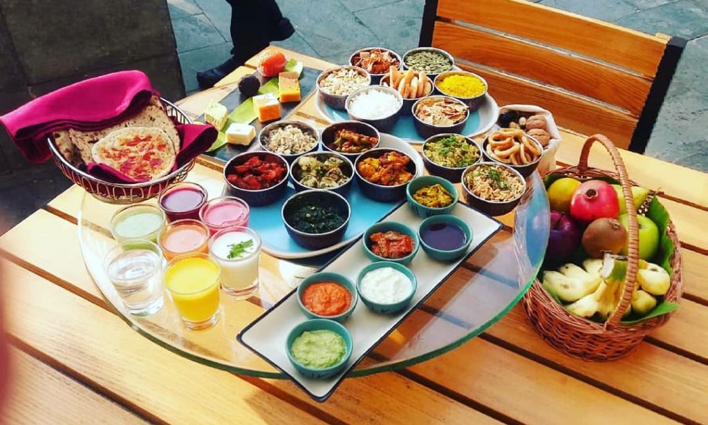 Que manger en Inde ? Plats, street food et thali expliqués
