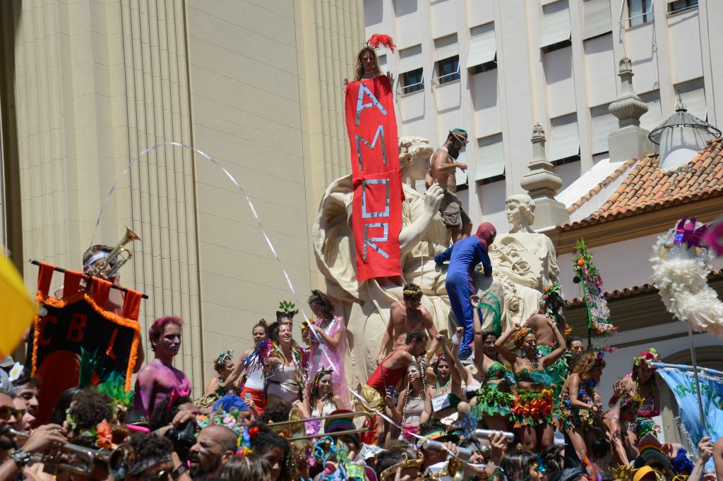 Bloco de rue dans le centre de Rio de Janeiro pendant le carnaval