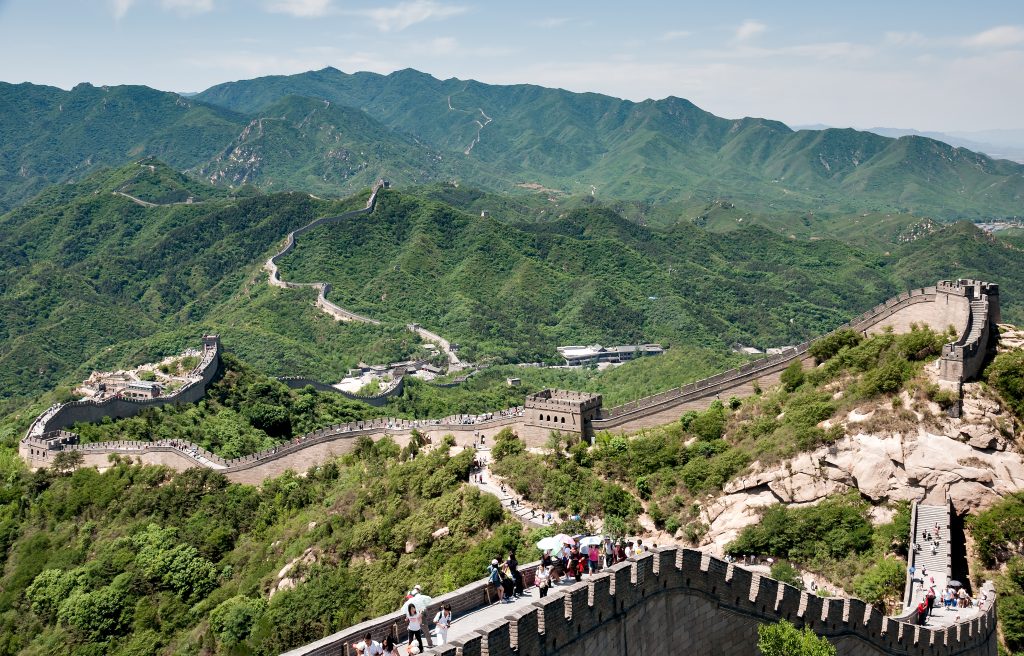 La Grande Muraille de Chine serpentant sur les cretes a Badaling