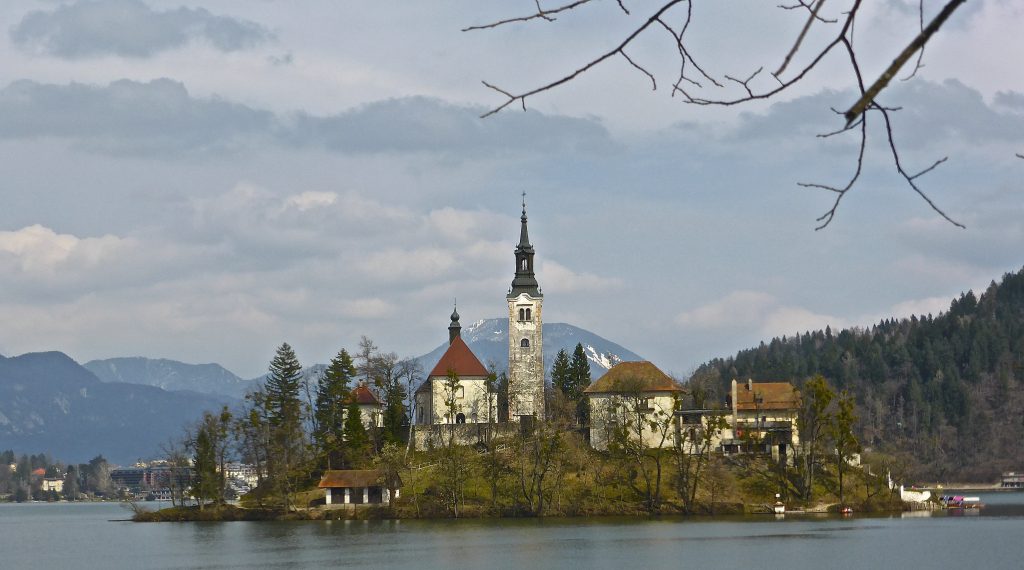 Le lac de Bled en Slovénie avec son île et son église