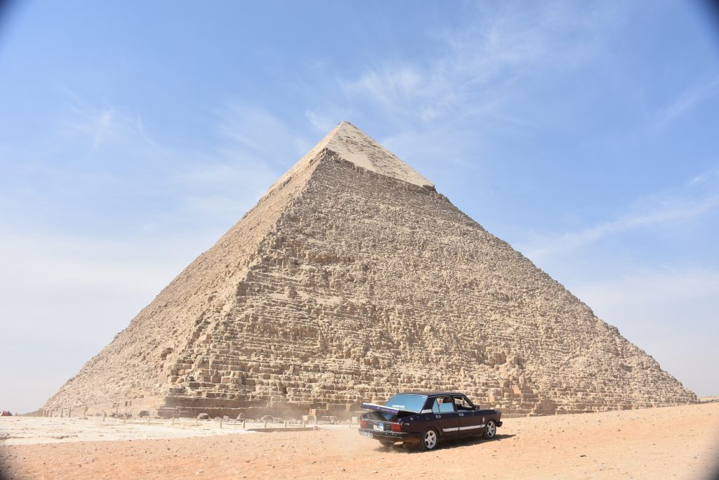 La pyramide de Khéphren et son sommet encore recouvert de calcaire de parement