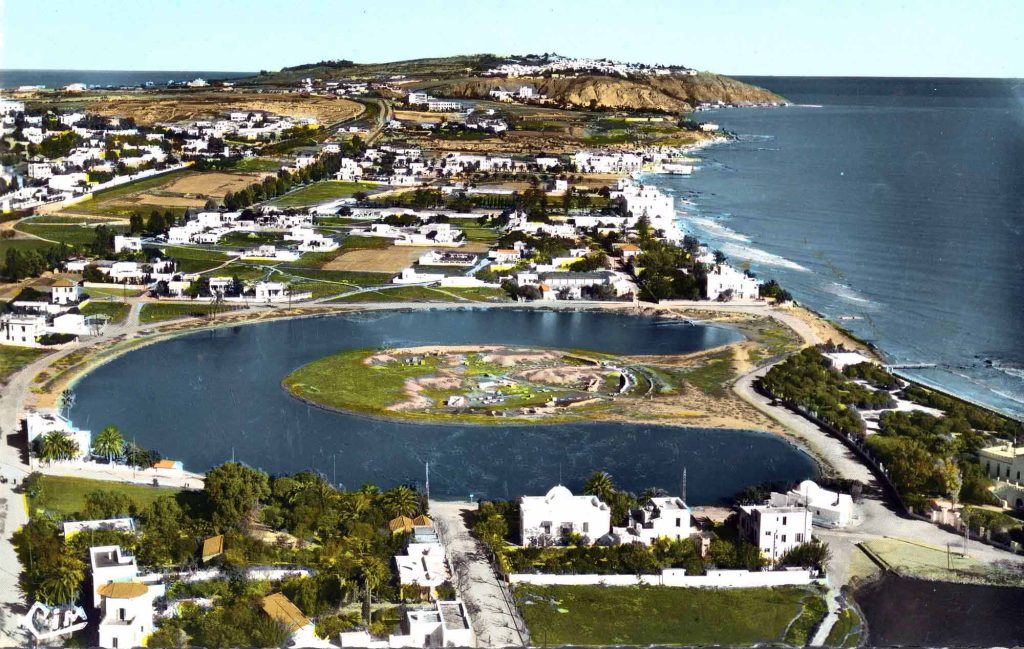Vue aérienne des ports puniques circulaire et rectangulaire de Carthage en Tunisie