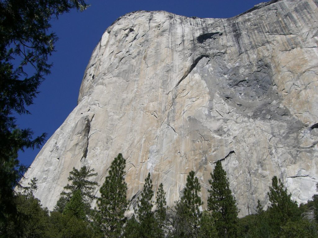 La paroi de granit d’El Capitan dans la vallée de Yosemite