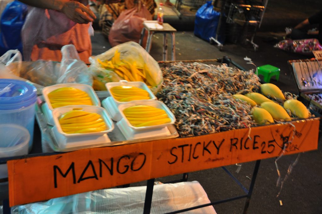 Riz gluant à la mangue, le dessert thaïlandais le plus connu
