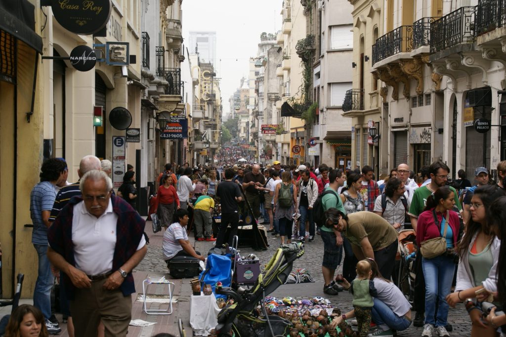 Rue Defensa et marché de San Telmo à Buenos Aires