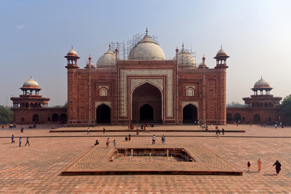 Bâtiment de grès rouge du complexe du Taj Mahal à Agra