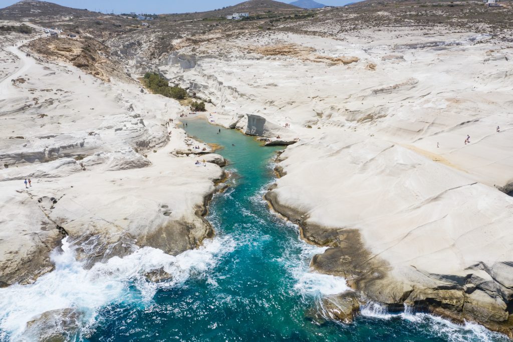 Plage de Sarakiniko sur l’île de Milos dans les Cyclades