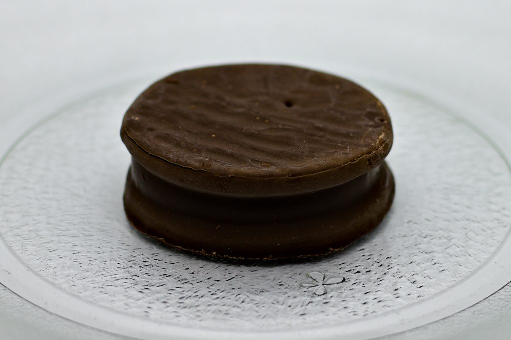 Alfajor argentin fourré au dulce de leche et enrobé de chocolat