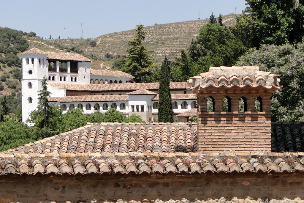 Les jardins du Generalife au-dessus de l'Alhambra