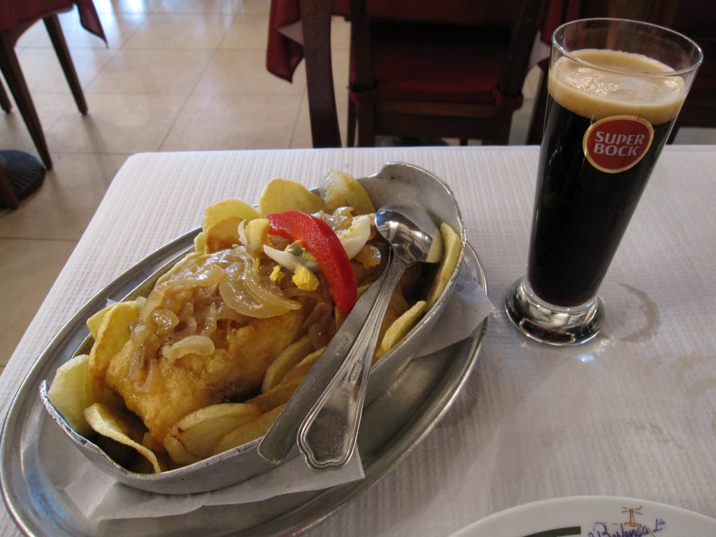 Assiette de bacalhau, la morue séchée et salée du Portugal