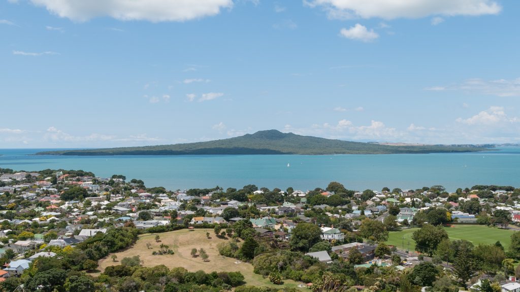 L'île volcanique de Rangitoto vue depuis Devonport