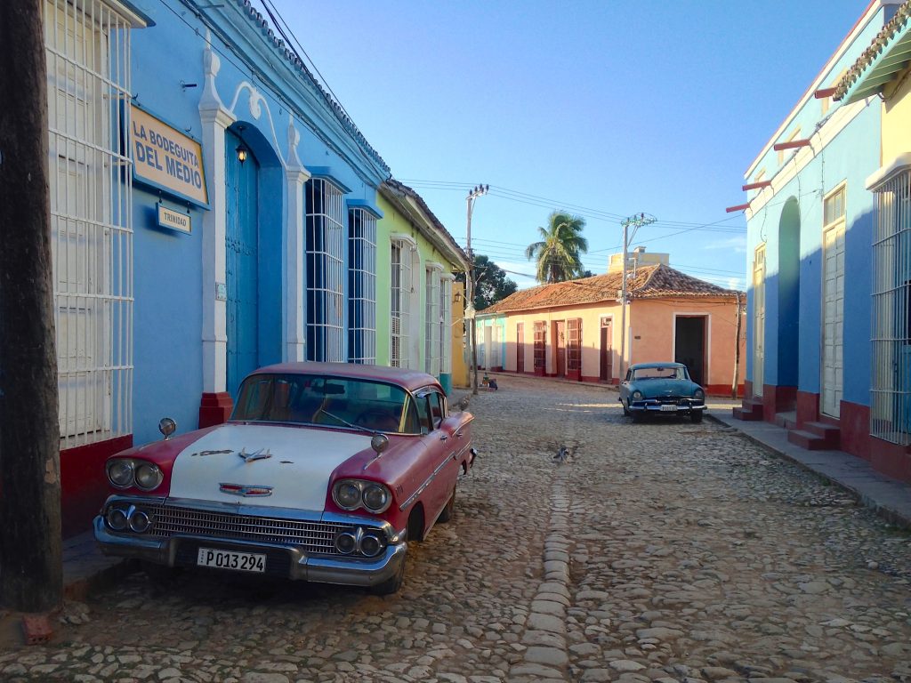 Une rue colorée et pavée de Trinidad, à Cuba