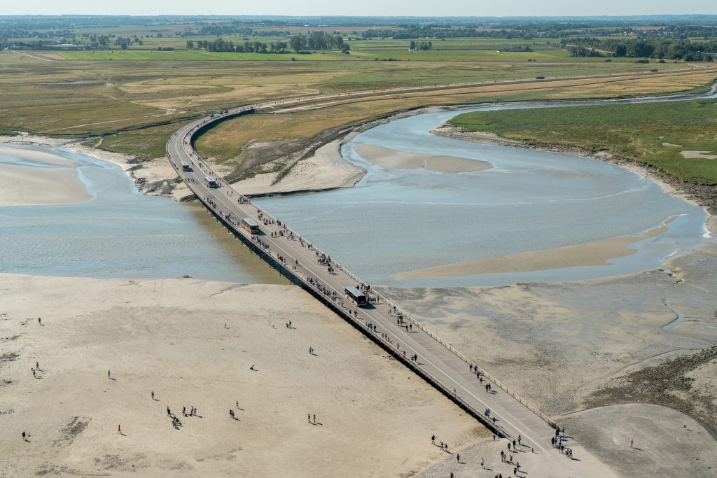 L’histoire du Mont-Saint-Michel, de l’archange à la passerelle